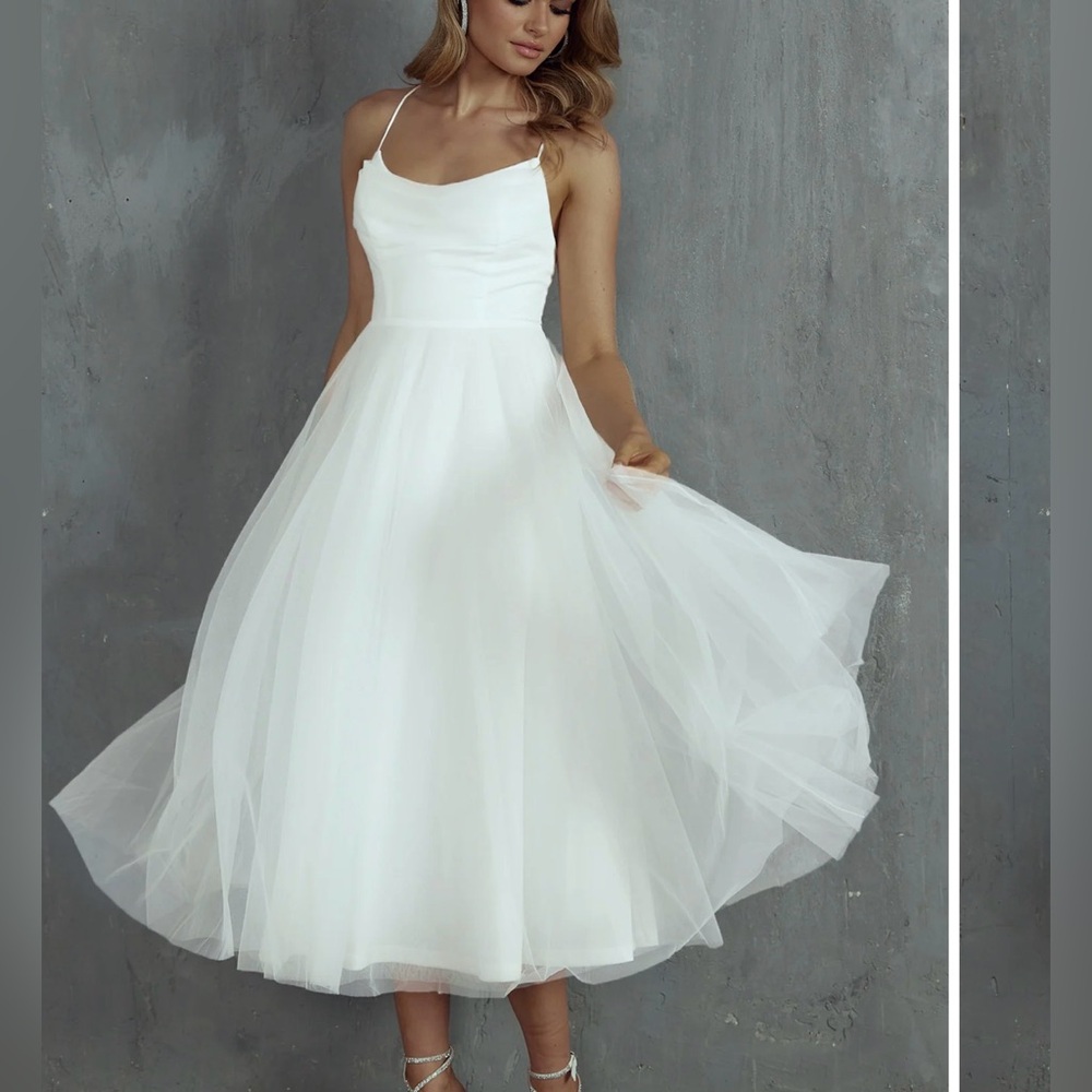 Selfie Leslie White Backless Strapless Tulle Gown